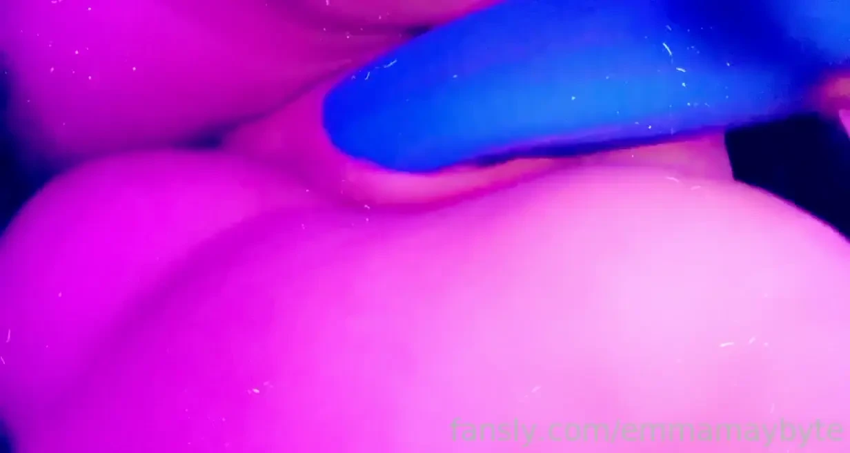 Watch me use my paddle on my thick ass and finger my gushing pussy and part 3 