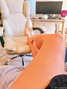 Heading out for a fresh pedi today guess the color i m getting the