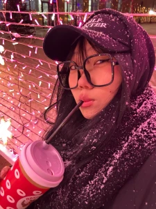 Hi i m molly asian cute girl i hope you ll be gentle with me and take