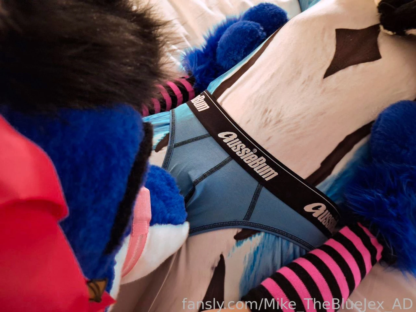 Some more fursuit bedroom photos from the tff photoshoot with part 18 