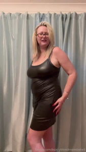 Midweek mischief who doesn t love a striptease milf mombod naughtymum
