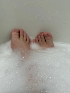 Feet for the feet gods interlocking your own toes is really hard idk