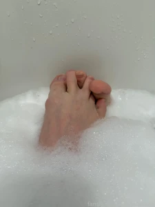 Feet for the feet gods interlocking your own toes is really hard idk part 1