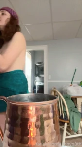 I wanna be your lil personal topless bartender i do tricks for tips