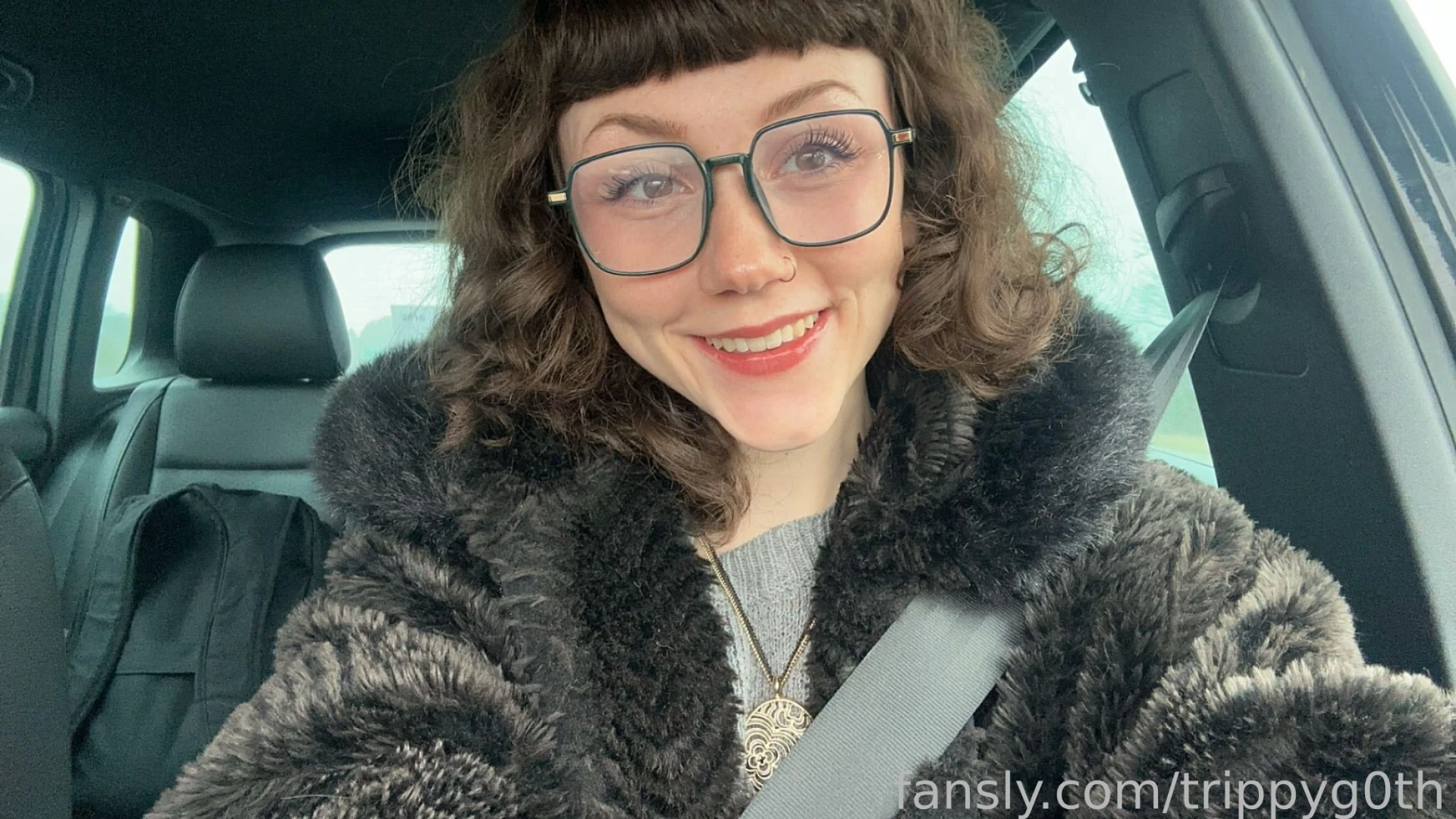 Selfie face cute smile alt freckles pale egirl gamer 