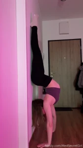 Morning workout flexibility stretching sporty young tiktok leggins