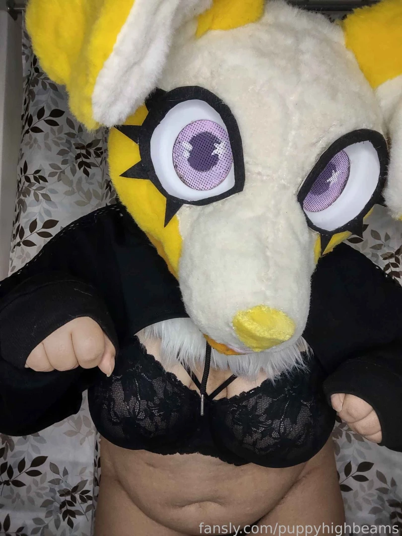 This puppy girl wants attention 