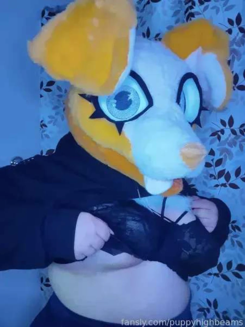 Gasp a peak of underboob how scandalous 