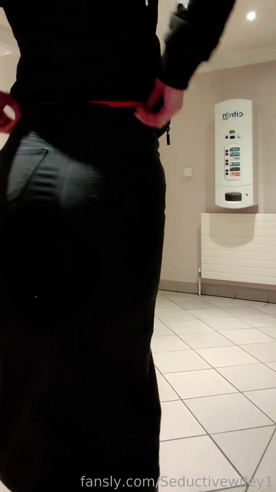 Tonight s fun i was meeting someone at a hotel and was asked to come part 1 