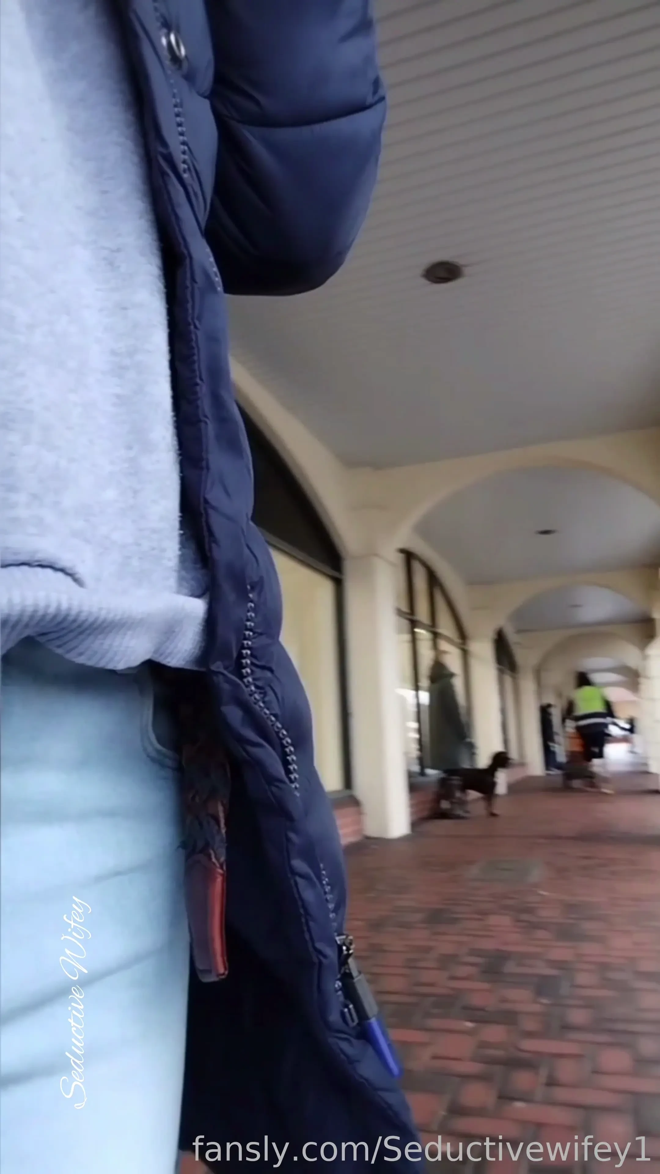 I m out xmas shopping i forget to go to the toilet before i leave the 