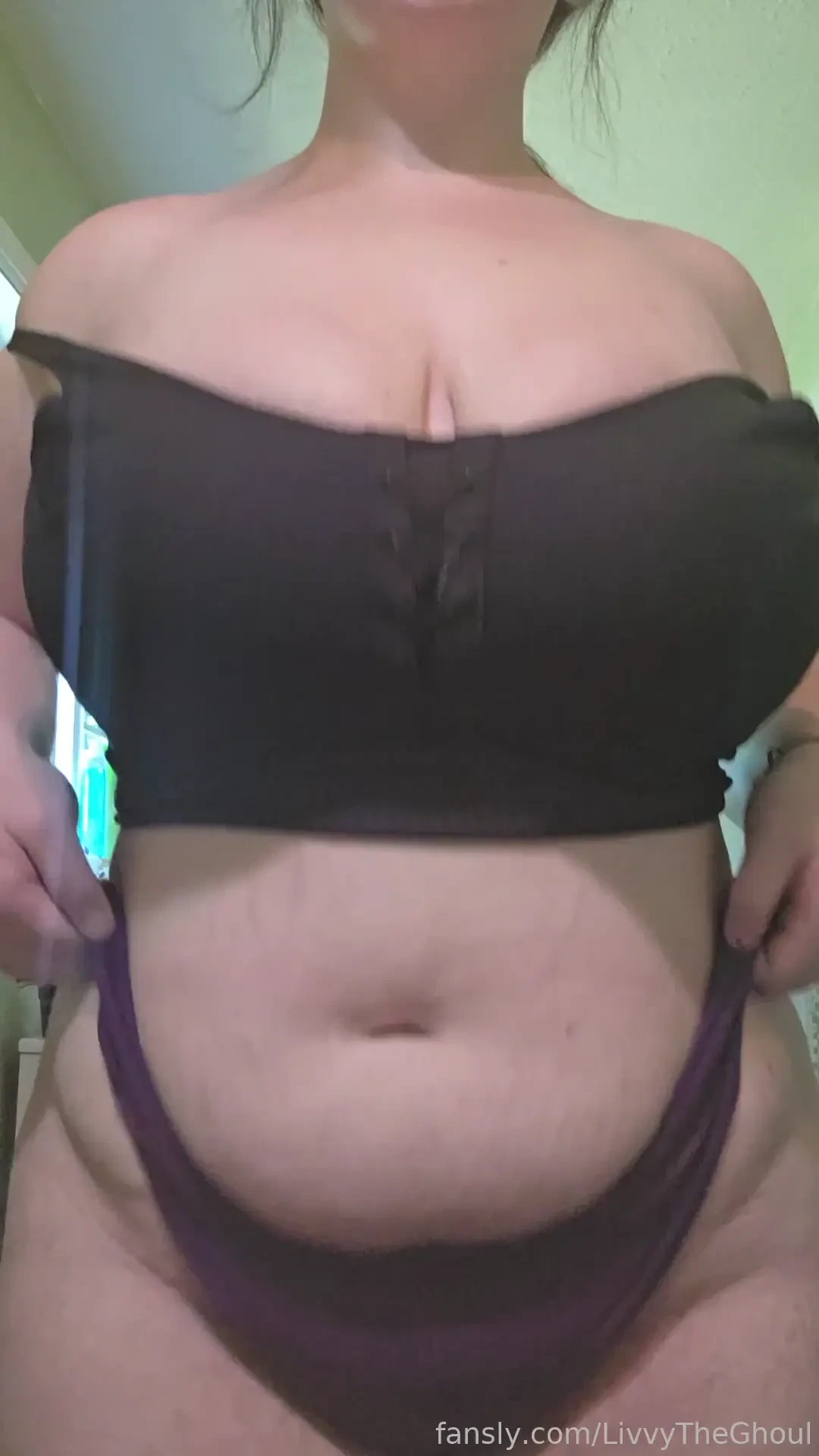 Feeling clownish today gamergirl belly tummy massiveboobs chubby 
