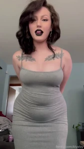 Greek goddess build goth gothic alt altgirl alternative chubby curvy