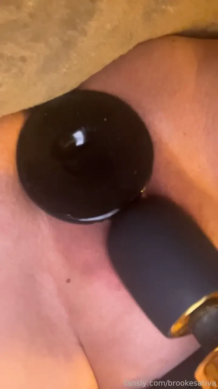 Getting off with my wand while my cunt is stuffed with a 3 5 wide plug 