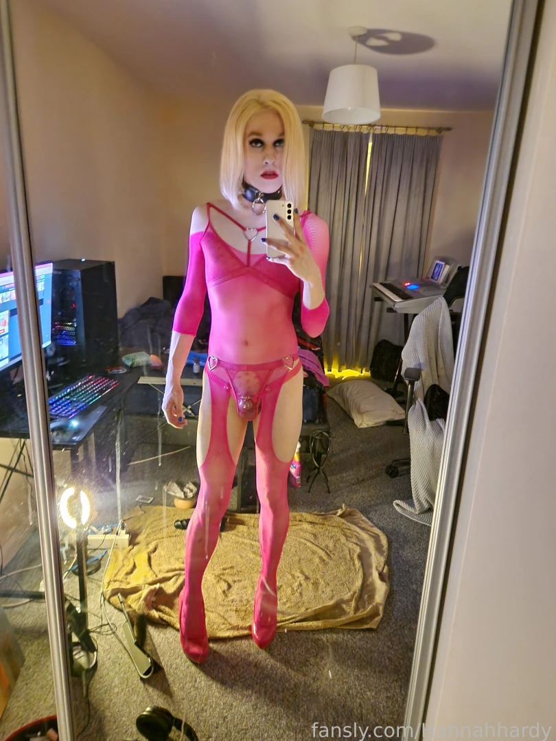 Lil photoset from my previous post loooooove wearing pink so much xo 