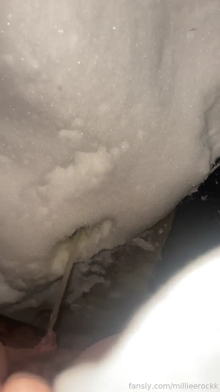 Yall like to see me pissing outside 