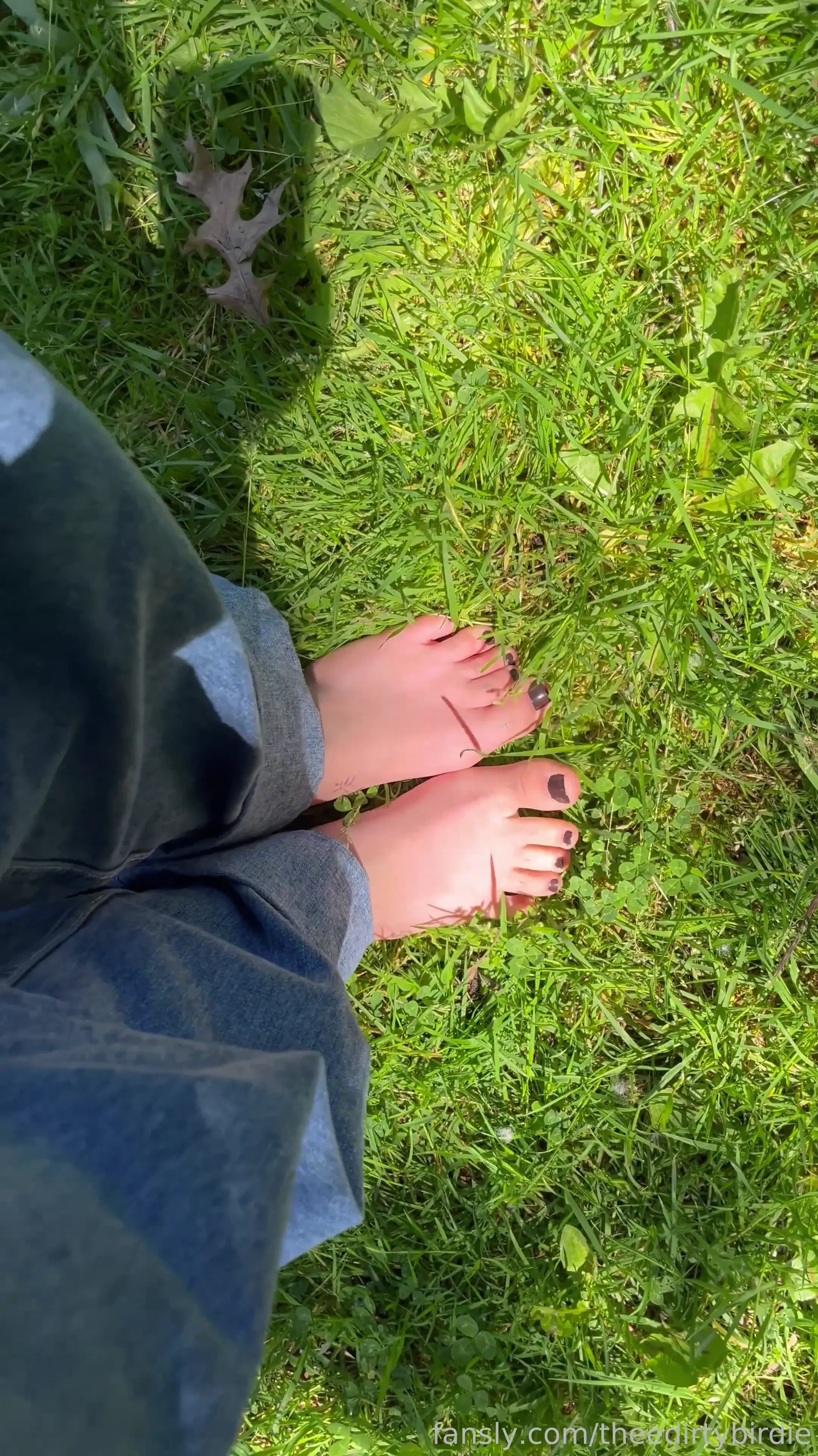Feeling the earth on my feet hippie feet soles paintedtoes toes 