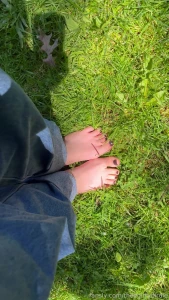 Feeling the earth on my feet hippie feet soles paintedtoes toes