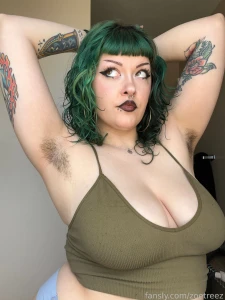 Large tetas and hairy pits - like a true thick n crazy latina the