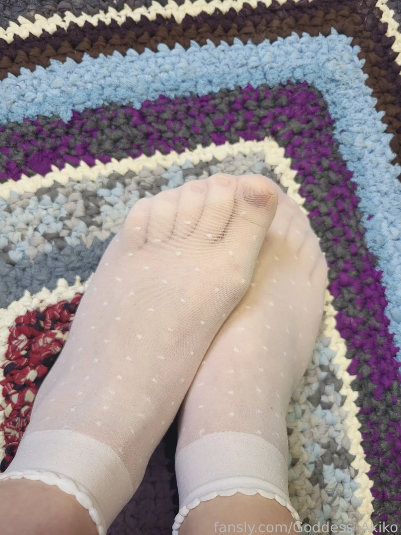 Cutie feet in cutie socks 