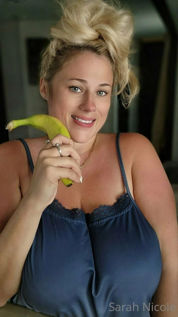 Check your dms for some banana fun 
