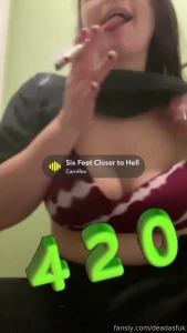 Watch me twerk amp get st0ned stonergirl baddie gothgirl twerking