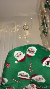 Not christmas anymore but can i still be ur present pussy ass