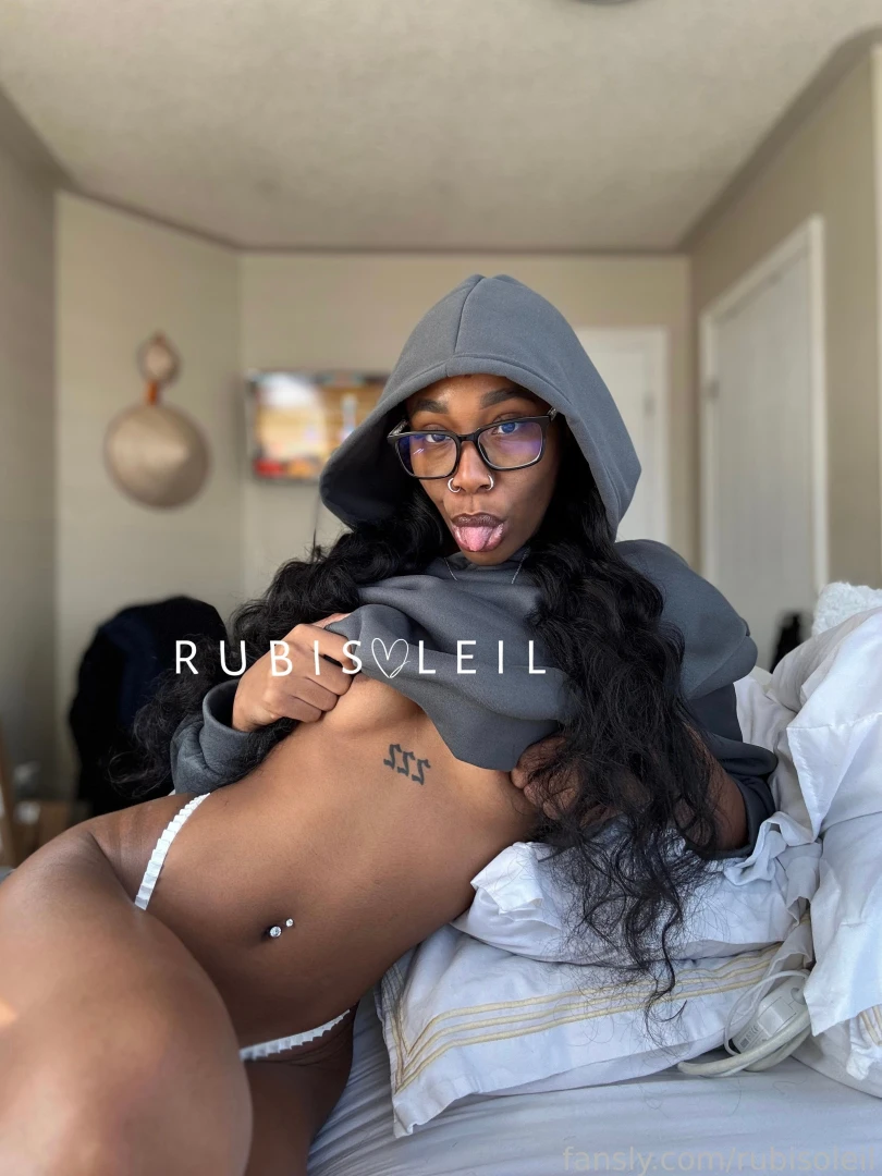 Finally got glasses so ya girl can seeeee how y all like them sexy 