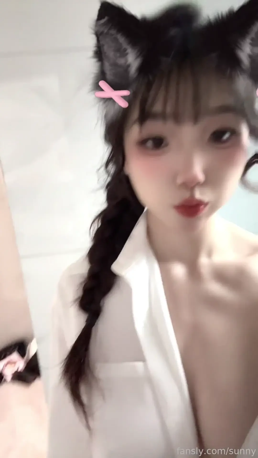 Hi fansly it is my first post will i be able to meet some cute guys on 