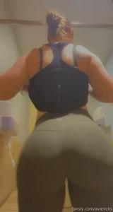 What would you do if you saw this ass walking by at the gym