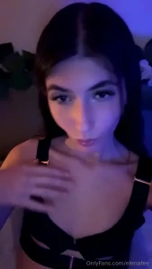 Ich liege hier auf meinem bett und meine finger gleiten langsam ber