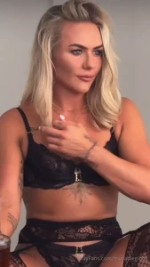 How important are eyes in attraction