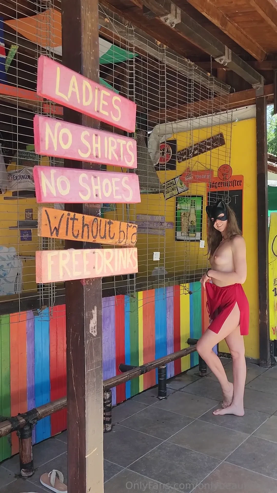 How you prefer bra or no bra ofc it was a public place - 