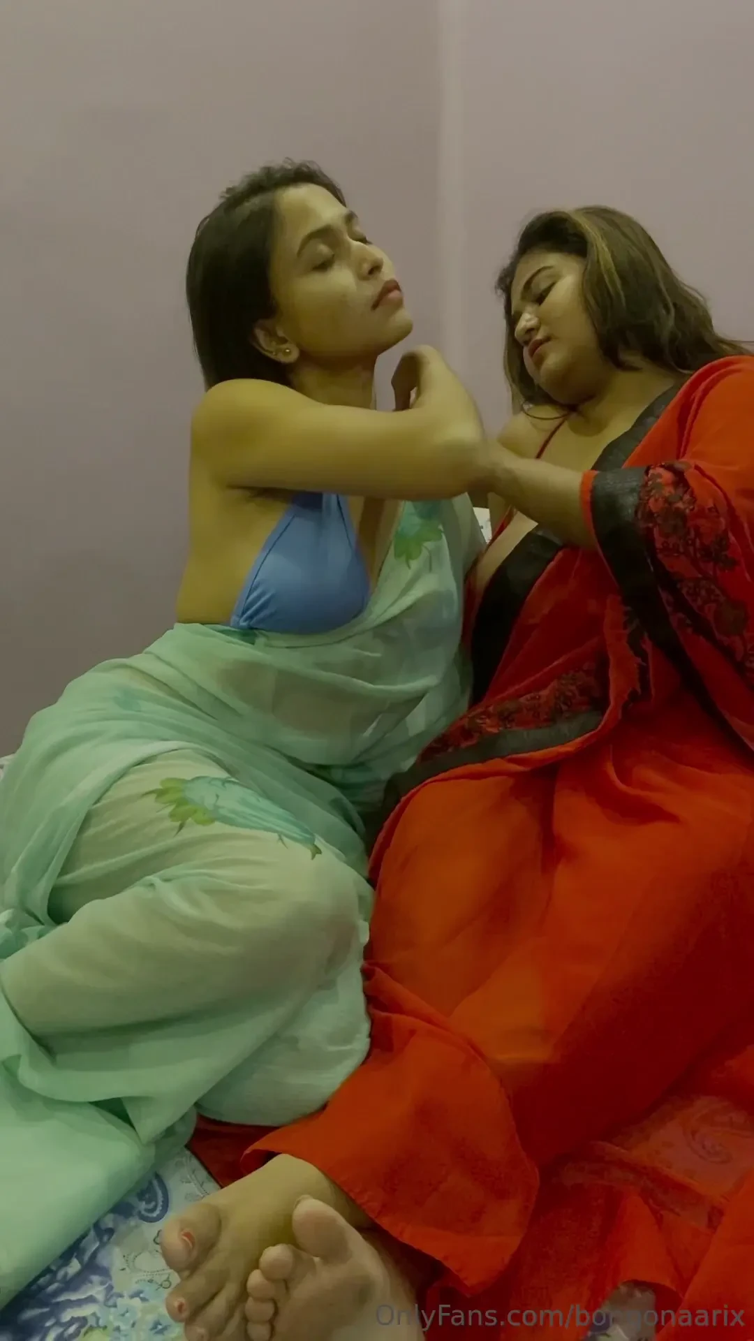 Saree lesbian live sex with busty girl huge boobs 