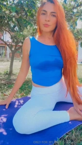 Me moje las tetas haciendo mi sesi n de pilates y yoga a la pr xima