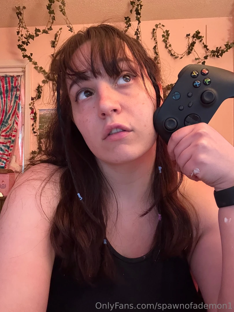 Pov your gamer gf is sending you dirty pictures while you are at work 
