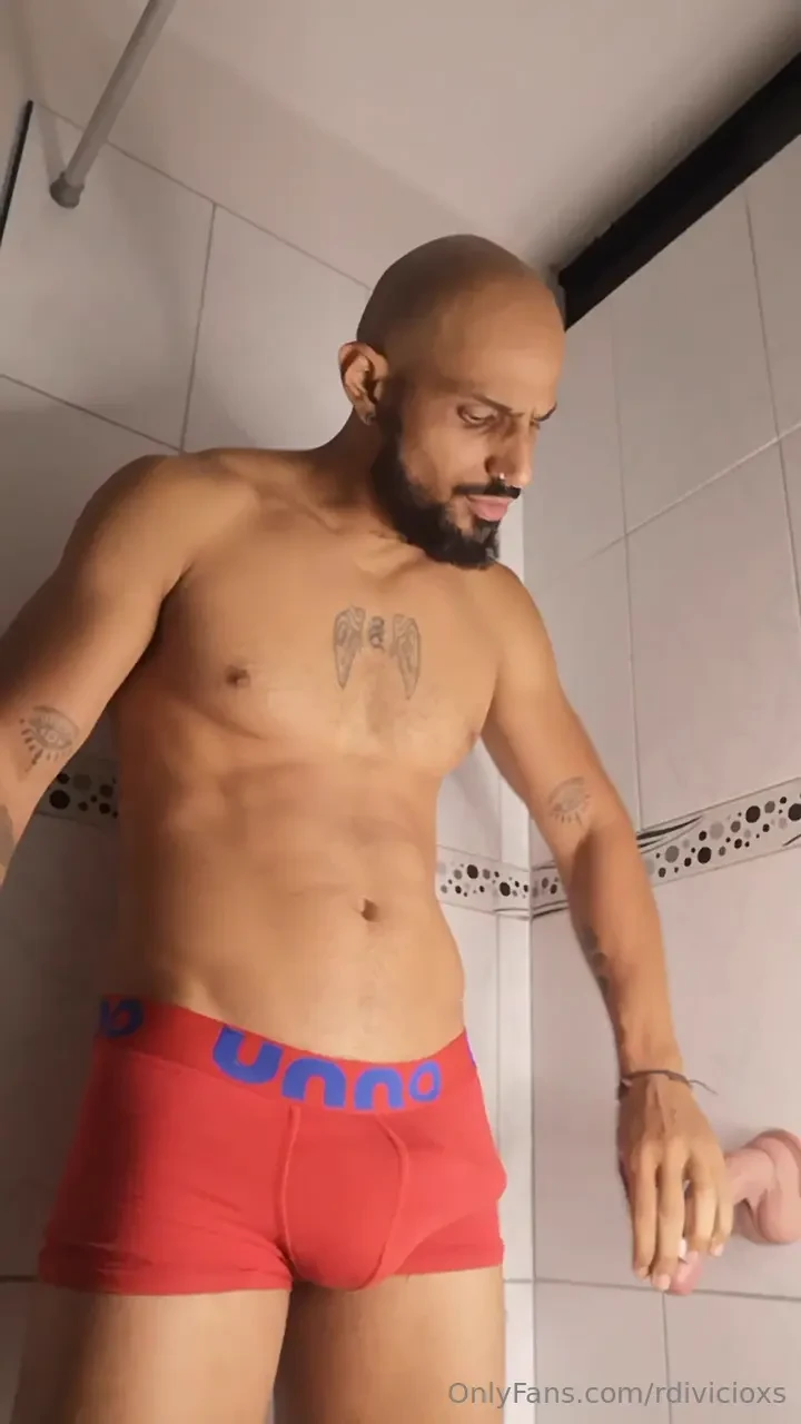 Domingo y mi culo con ansias de jugar as que agarre mi dildo y use mi part 2 