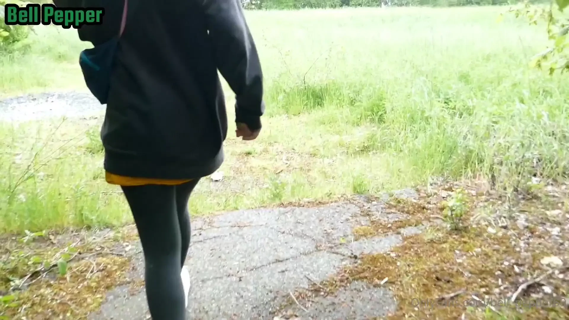 I love to suck cocks and love it if he cums deep in my throat 