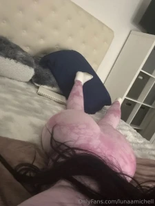 Bored who s gonna be the one to keep me entertained