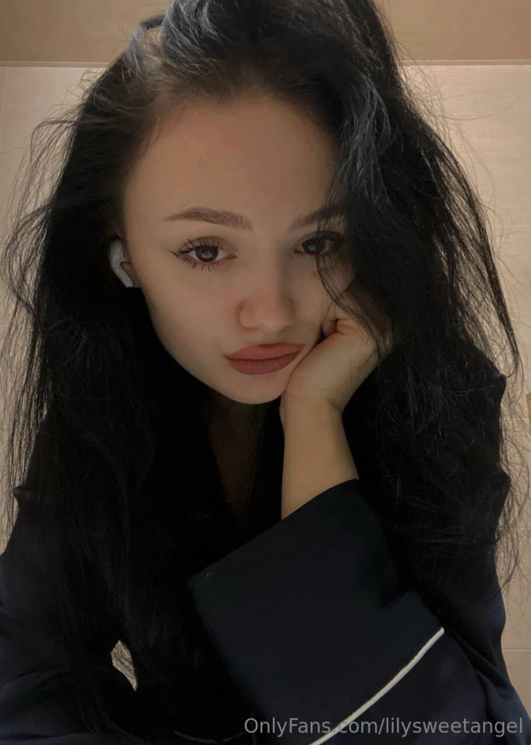 I m listening to a podcast on how to be the sexiest girl in the world 