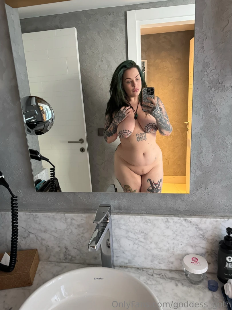 Tip me 10 and i ll show you a filthy video the more you tip the bigger 