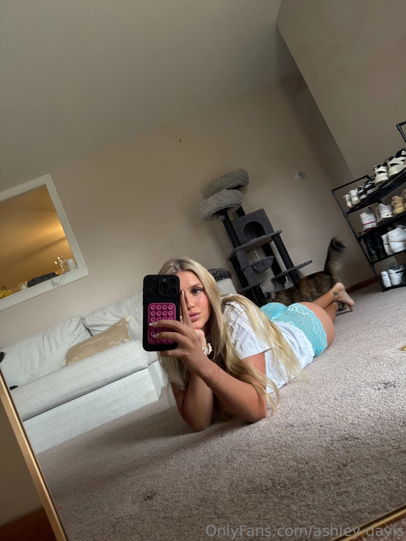 Tell me im not the only person who hangs out on the floor sometimes 