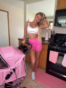 Total cat mom amp i love it here lol