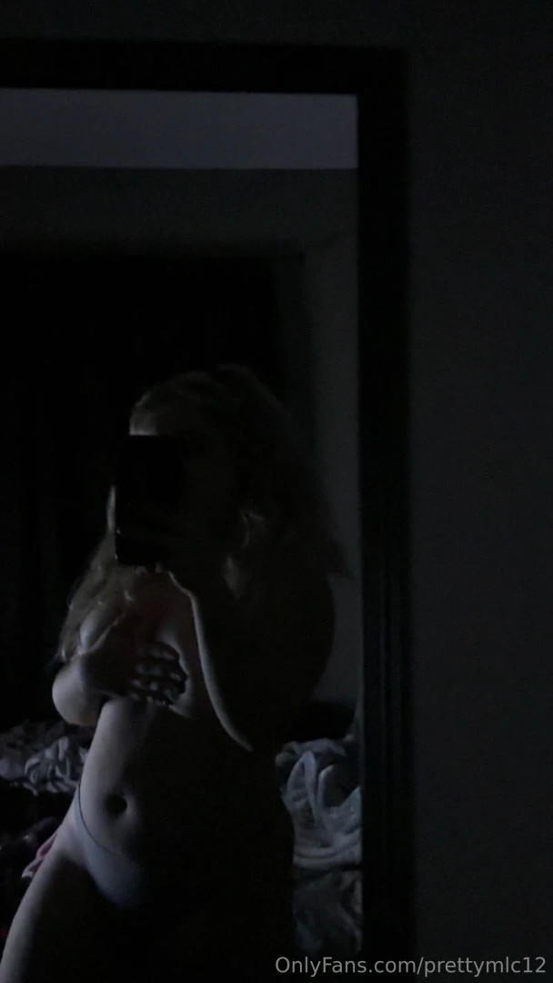 I hate being alone come talk to me baby 