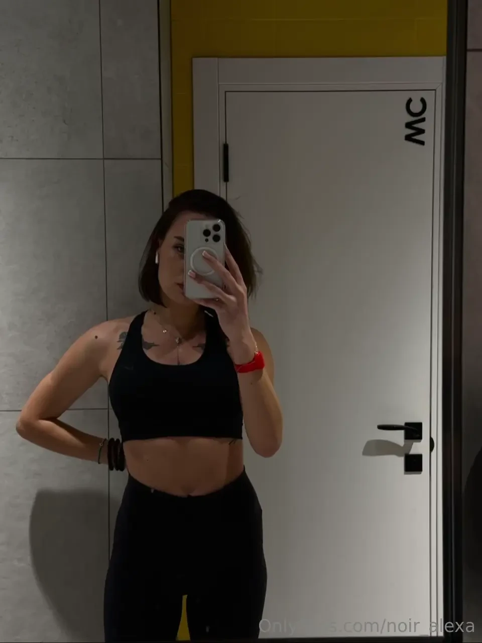 I spent my morning at the gym because beauty doesn t come easy i love 