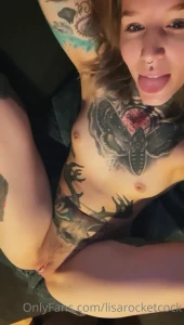 Moinii ich lieg geil nackt und alleine im wohnzimmer mein freund pennt