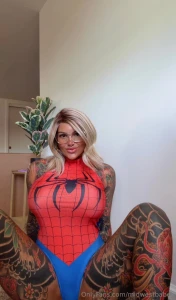 Who needs spidergwen when you have spiderjen are you ready for me to