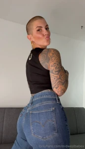 Kisses for you here pussy for you on my vip page midwestbabexx