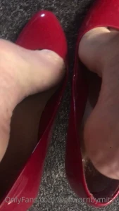 Heel pops in red patent pumps whilst sat down