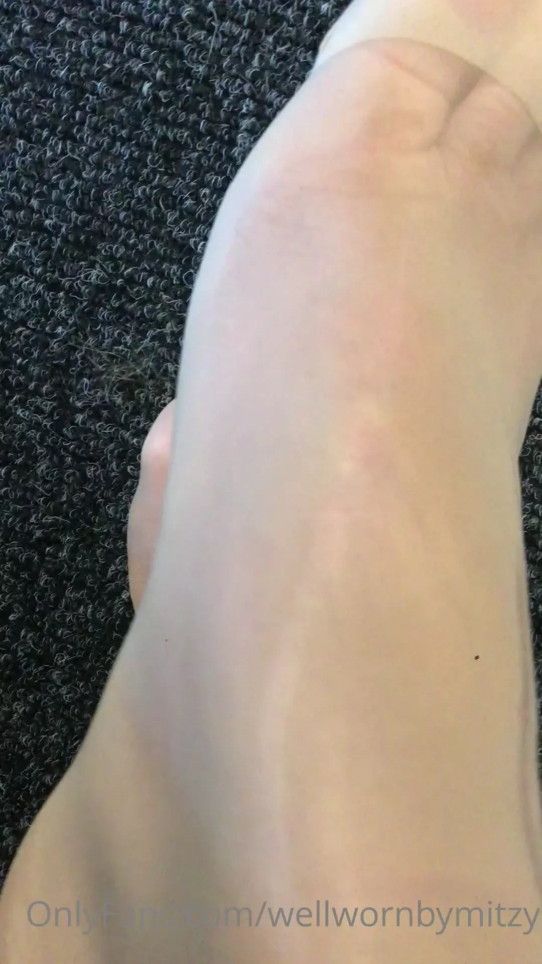 Reason i rarely wear nylons a run ladder and it s not even 9am first 