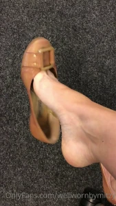 Jimmy choo morse flats in tan leather heel pop dangling